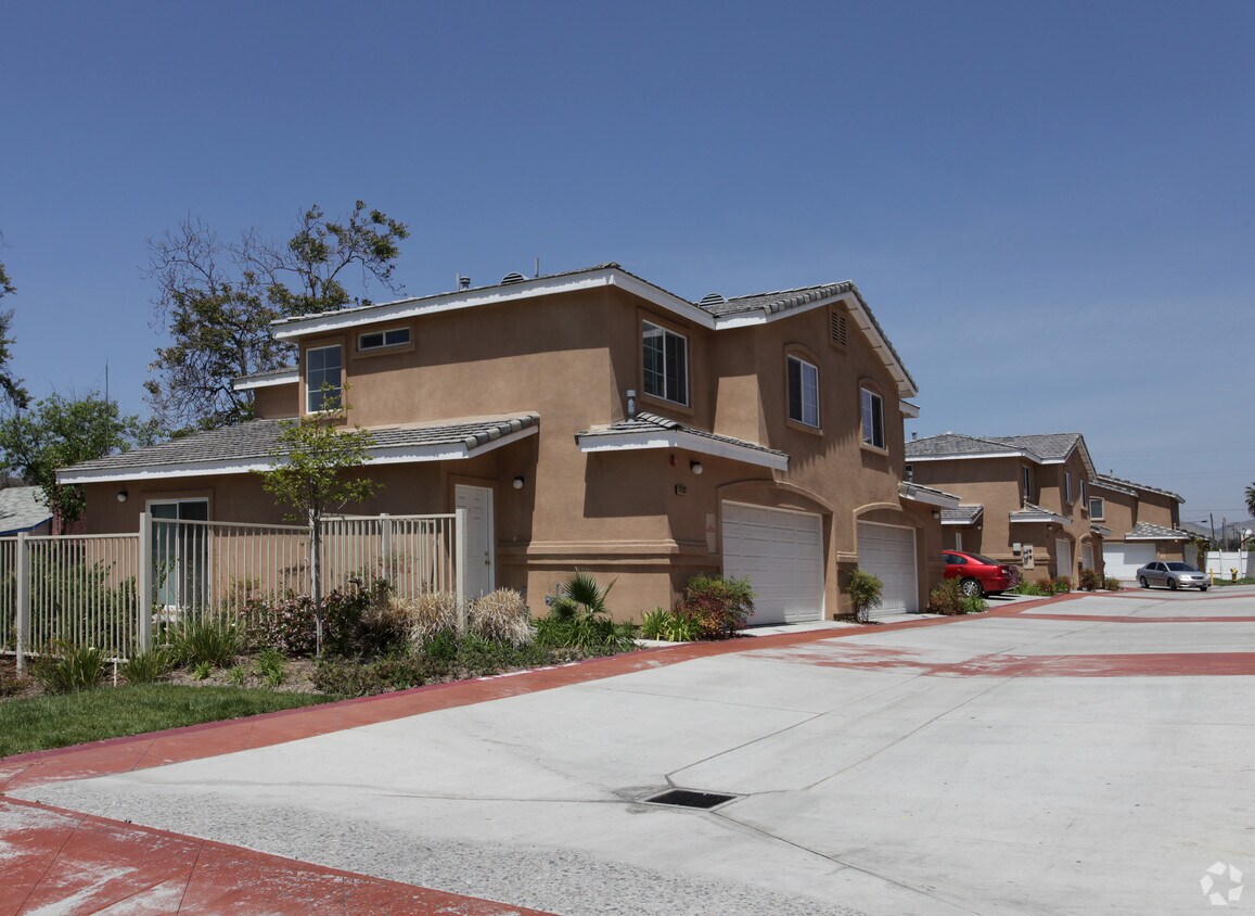 Foto del edificio - 24392 Webster Ave