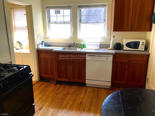 Building Photo - 162 Curtis St