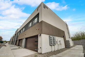 Building Photo - 16601 N Parkview Pl