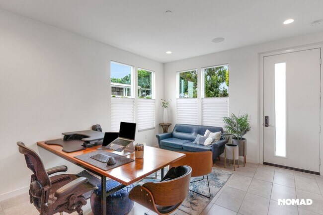Building Photo - Stunning 3BR + Office House with Garage + ...