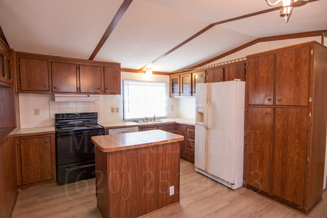 Building Photo - Charming 3-Bed, 2-Bath Home in Glendale Es...