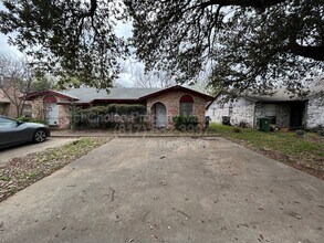 Building Photo - 2212 Viewtop Ln