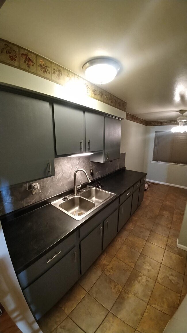 Foto del edificio - 530 Terrace Ln N