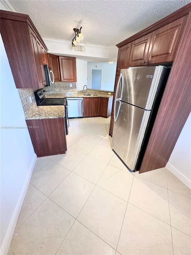 Foto del edificio - 8955 Wiles Rd
