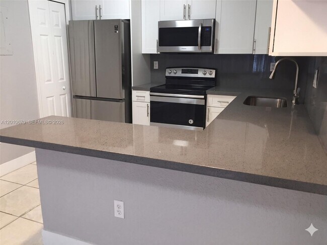 Foto del edificio - 8888 SW 131st Ct