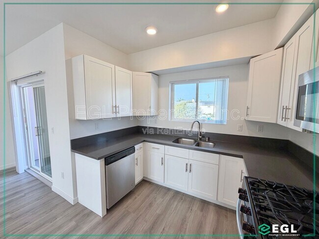 Building Photo - 10501 Buford Ave