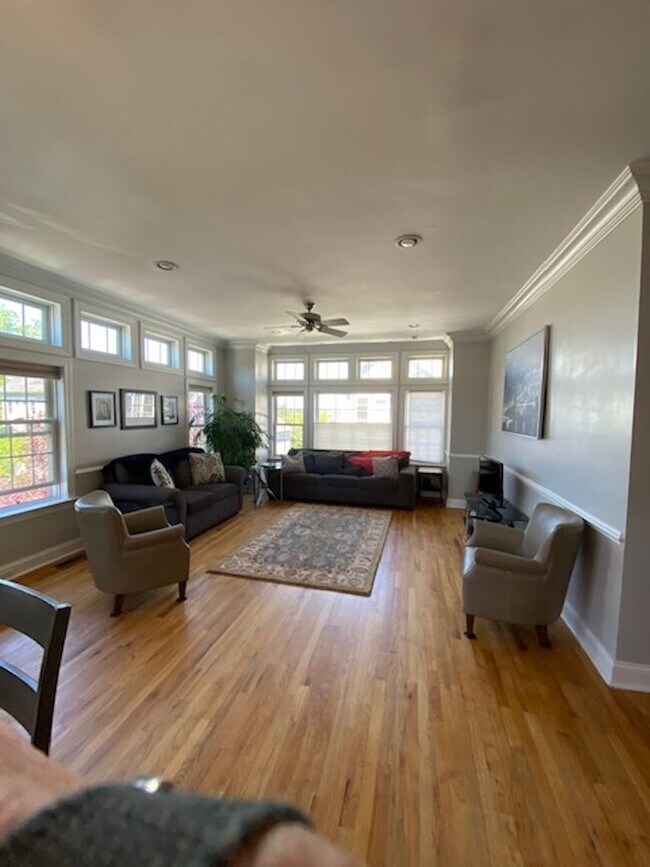 Foto del edificio - Three Bedroom 3.5 baths Townhouse for Rent...