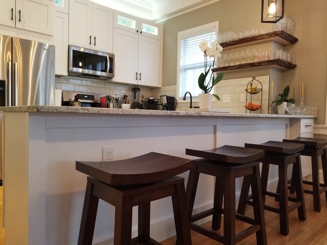 Building Photo - 1195 Monroe Dr NE