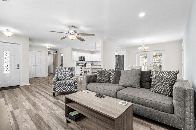 Building Photo - 433 Belle Dr