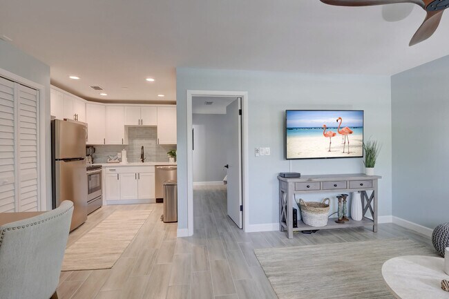 Building Photo - 975 9th Ave S