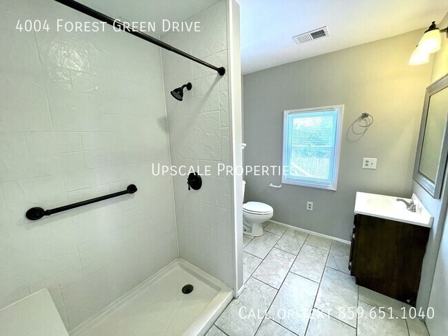 Foto del edificio - 4004 Forest Green Dr