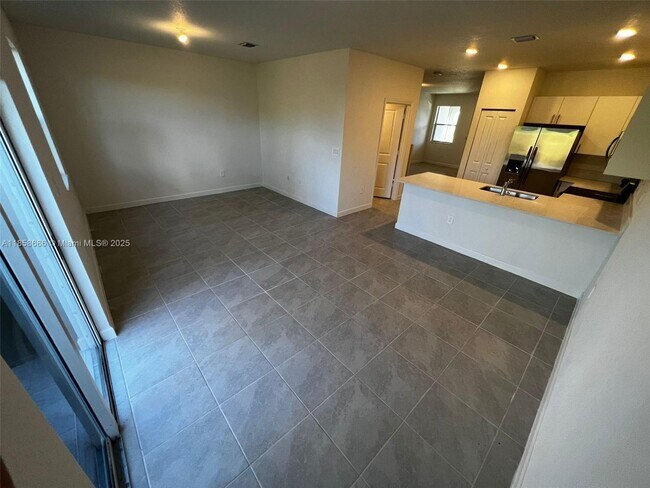 Foto del edificio - 2703 SE 10th St