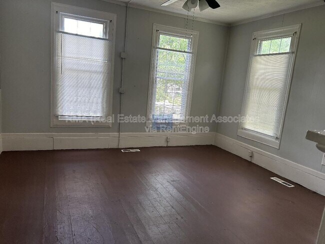 Foto del edificio - 738 W Poplar St