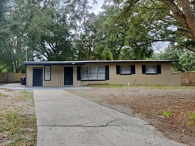 Building Photo - 8207 Patou Dr S
