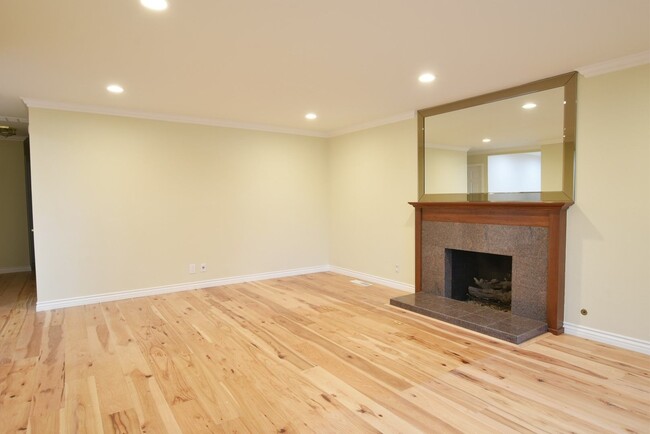 Foto del edificio - Beautifully Remodeled 3 Bedroom 2 Bath Wes...