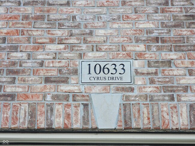 Building Photo - 10633 Cyrus Dr