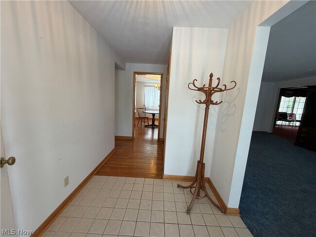 Building Photo - 290 Glenview Rd