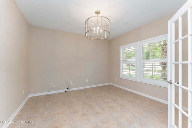 Building Photo - 325 Willow Ridge Dr