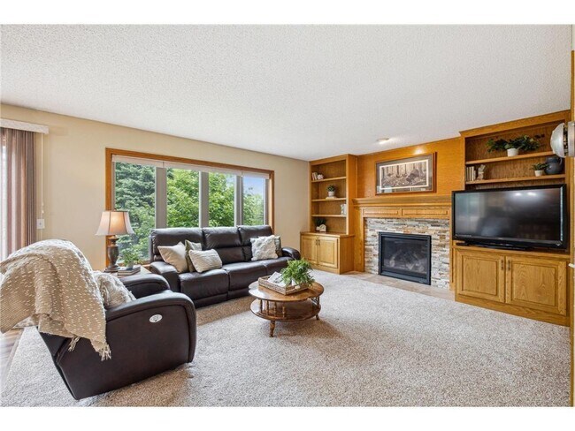 Foto del edificio - 6245 Juneau Ln N