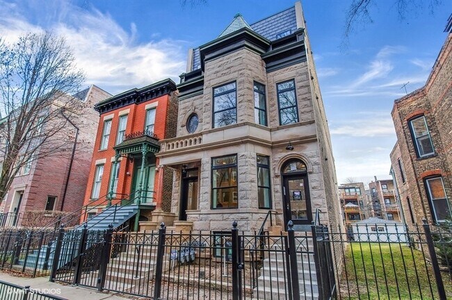Building Photo - 631 W Wellington Ave