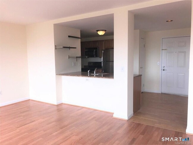 Building Photo - 300 Broad St