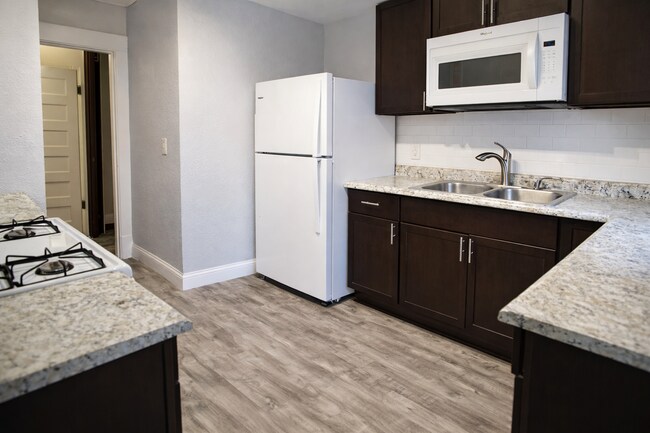 Building Photo - 1212 Como Ave SE