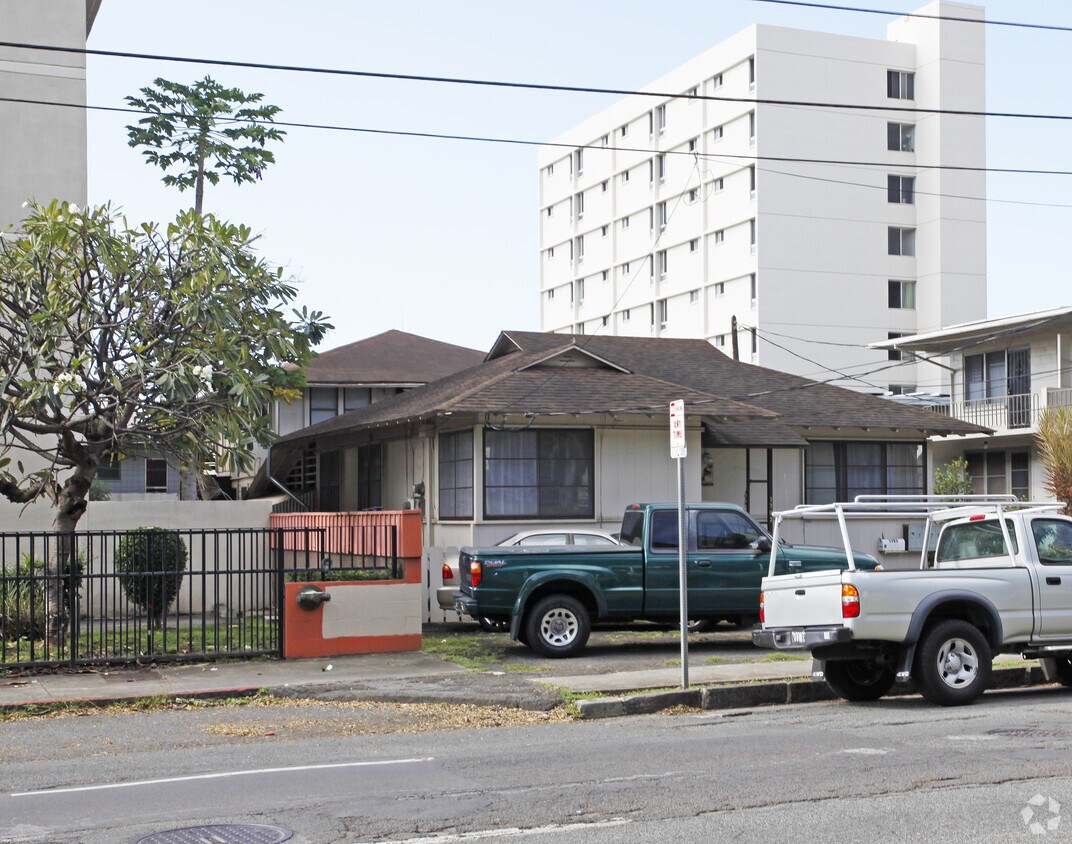 Building Photo - 1703 S Beretania St