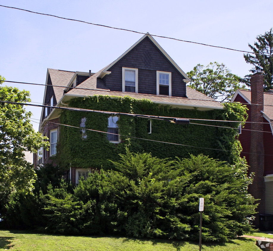 Building Photo - 127 Elmgrove Ave