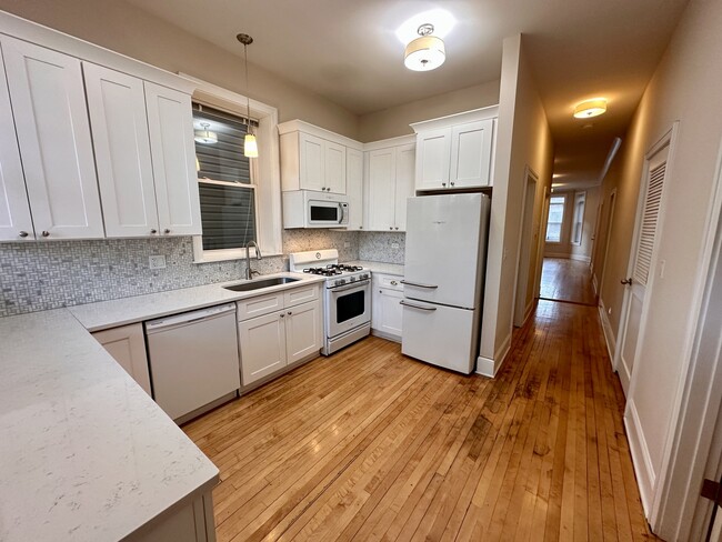 Foto del edificio - 2441 W Cortland St