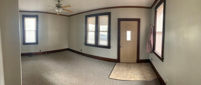 Living room - 505 N 2nd Ave