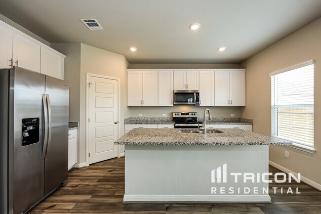 Foto del edificio - 13511 Paxton Blvd
