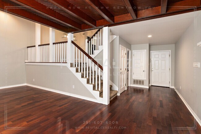Foto del edificio - **COMING SOON** Stunning 2 Bedroom/2.5 Bat...