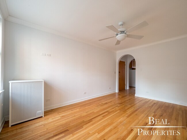 Building Photo - 544 W Surf St