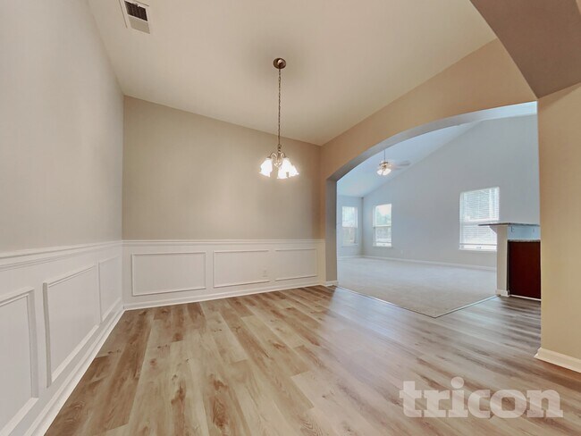 Building Photo - 30 Fernwood Ct
