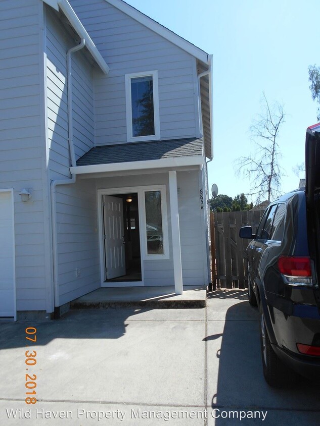 Primary Photo - 685 W 1st St