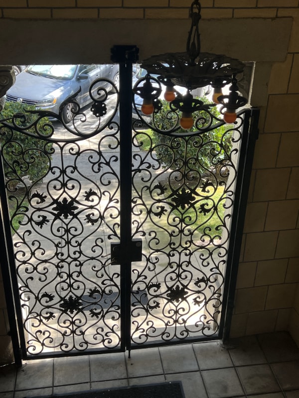 Foto del edificio - 325-327 S Detroit St