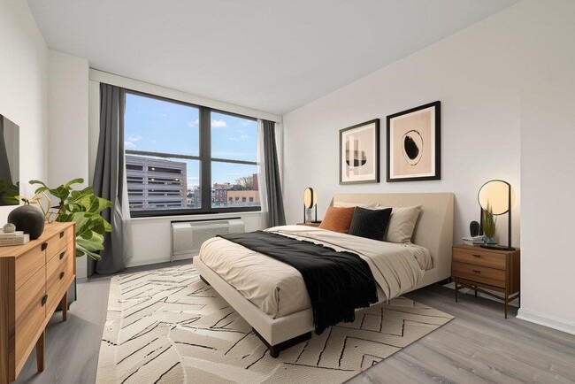 Foto del edificio - 102 Christopher Columbus Dr