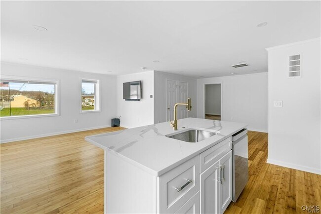 Foto del edificio - 238 Oriskany Blvd