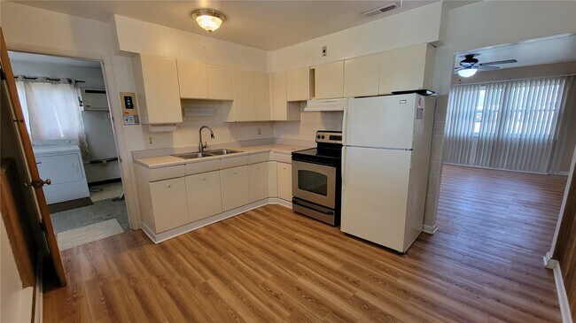 Foto del edificio - 4204 Beauty Ln