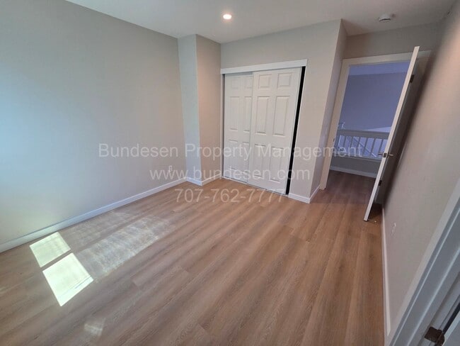 Foto del edificio - 1736 Burgundy Ct