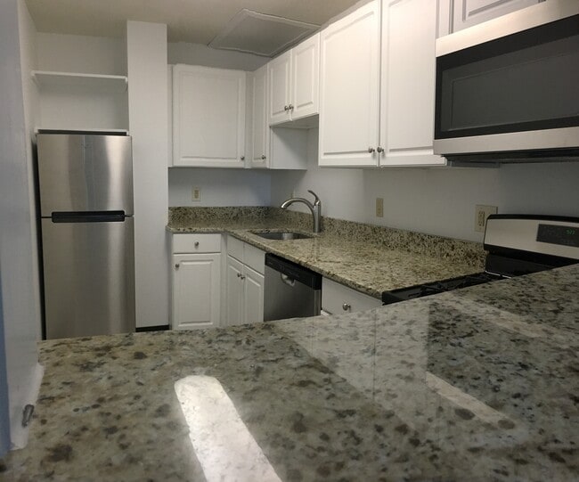 Building Photo - 19 Water St