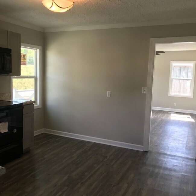 Foto del edificio - 917 W 52nd Street