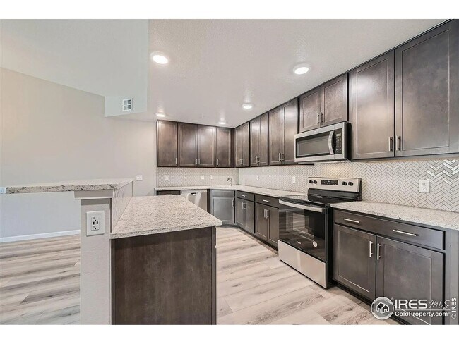 Foto del edificio - Brand New 3Br/2Ba Condo with 2-Car Garage