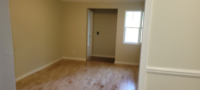 Building Photo - 897 Ruth Dr