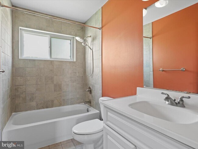 Foto del edificio - 1722 Veirs Mill Rd