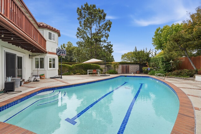 Building Photo - 28751 King Arthur Ct