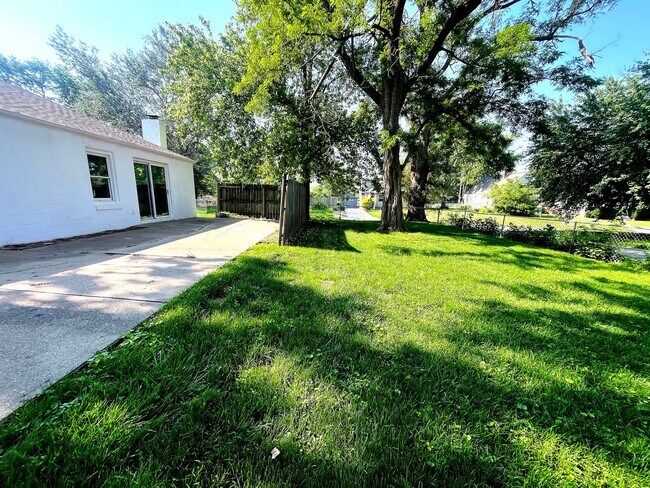 Foto del edificio - Charming 2 Bed / 1 Bath Home in Omaha – Fe...