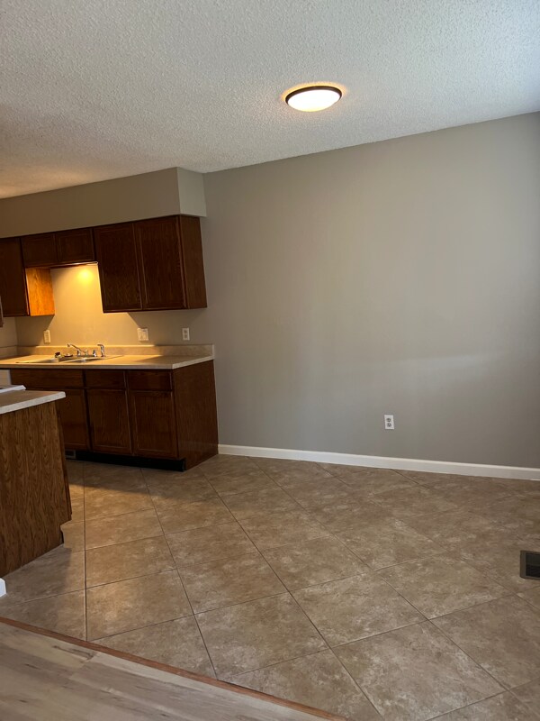 Foto del edificio - 6649 S Rockford Ave