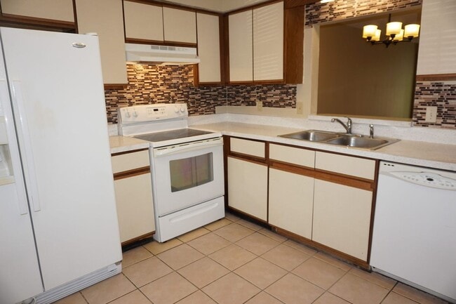 Building Photo - 3/2.5 Westside Townhome