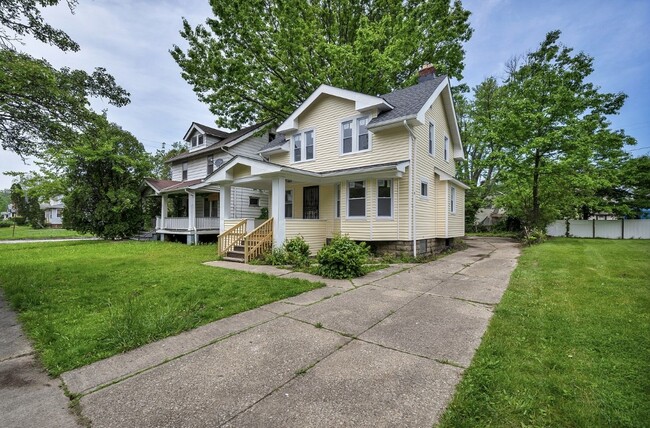 Building Photo - 13605 Argus Ave